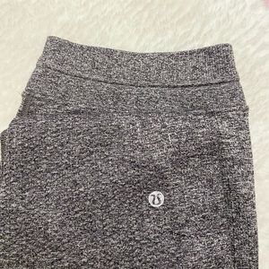 Lululemon Engineered Warmth Jogger Size 6 NEW